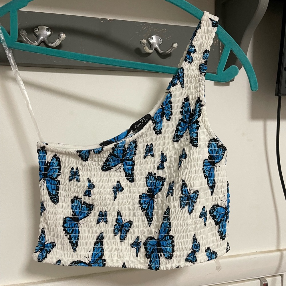 One should butterfly fitted crop top